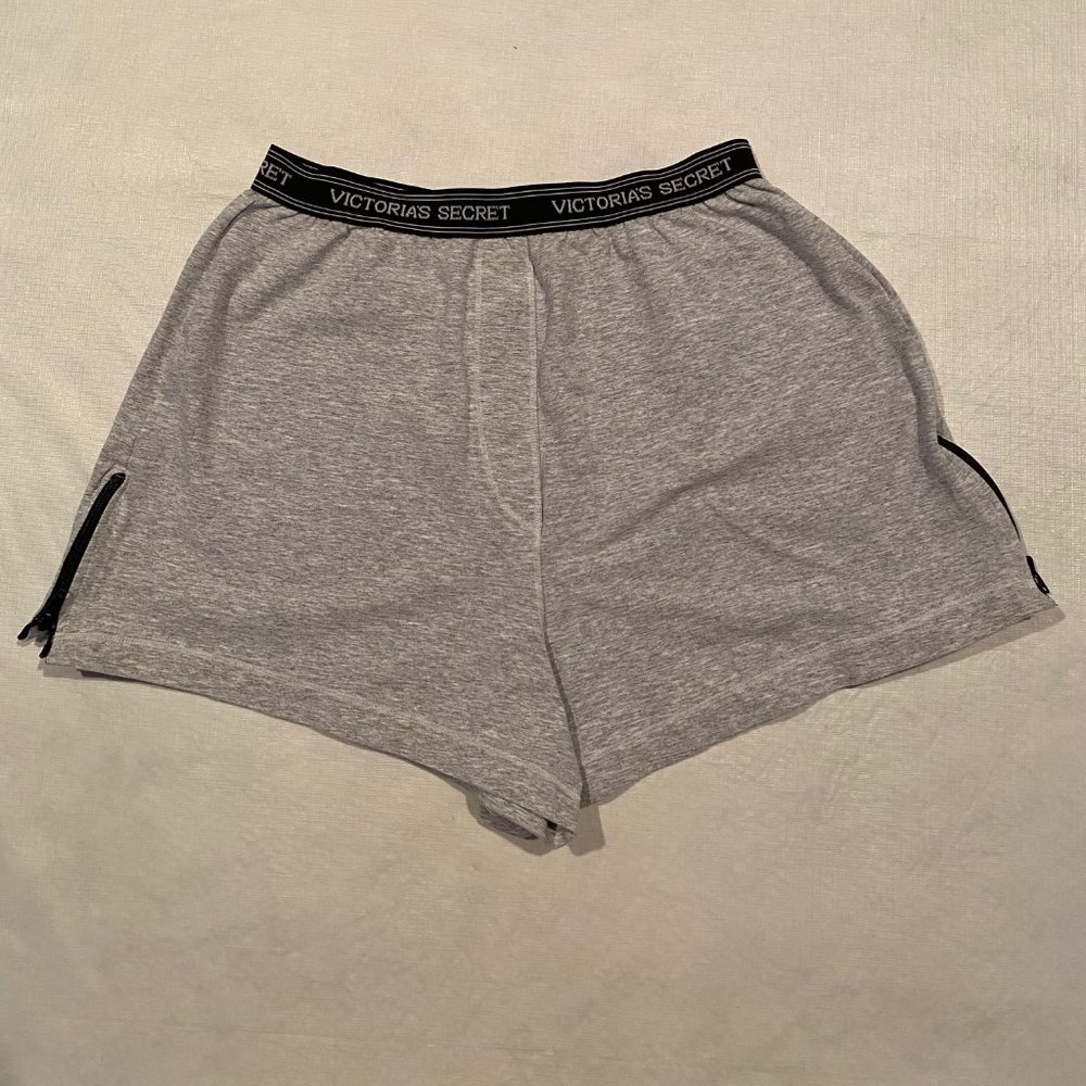 VICTORIA'S SECRET SIZE M SHORTS